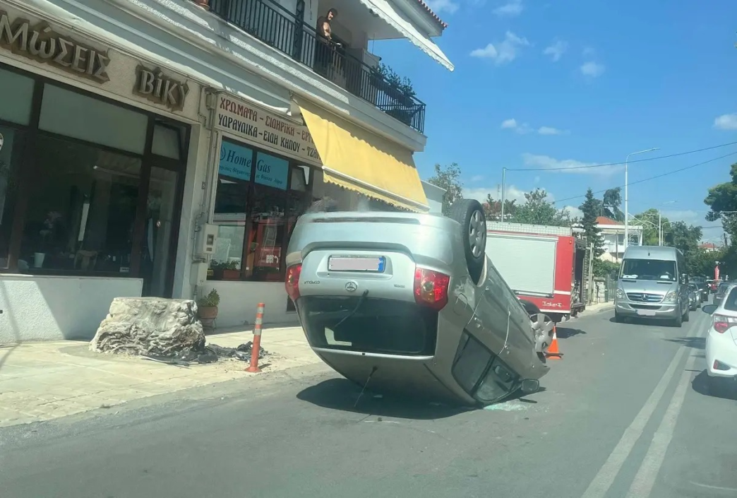 Σοβαρό τροχαίο στο Πανόραμα - Ανετράπη όχημα