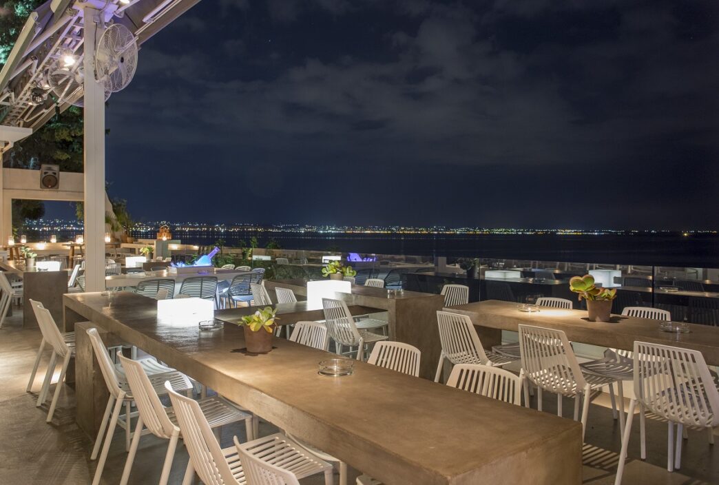 Mistral Seaside Bar: Ο Απόλυτος Προορισμός με Θέα στη Θάλασσα