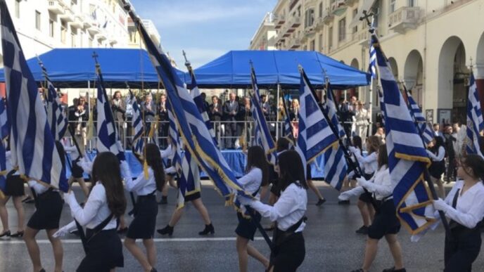 Θεσσαλονίκη: η μαθητική παρέλαση που συγκίνησε την πόλη