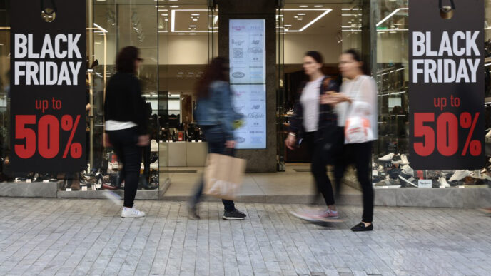 Υπάλληλοι Θεσσαλονίκης: εργαζόμαστε 6 από τις 9 Κυριακές λόγω Black Friday