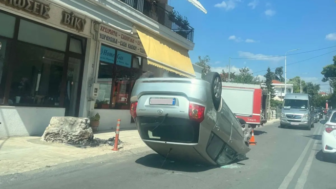 Σοβαρό τροχαίο στο Πανόραμα - Ανετράπη όχημα