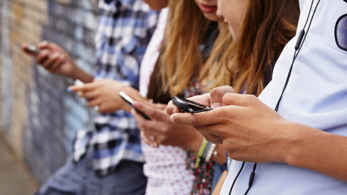 Gen Z: Χαρακτηριστικά και διαφορές με τις προηγούμενες γενιές