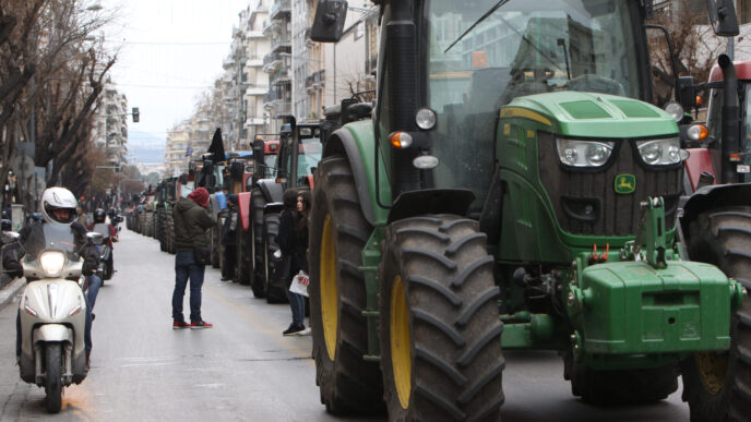 Οι αγρότες ετοιμάζουν πορεία προς την Θεσσαλονίκη με τα τρακτέρ τους