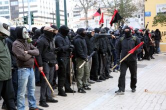 Αντιεξουσιαστές: Συγκέντρωση διαμαρτυρίας για την τραγωδία των Τεμπών στο κέντρο της Θεσσαλονίκης