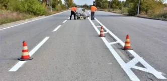 Διαγραμμίσεις σε επαρχιακούς δρόμους στη Μεσήμβρια και τον Βαθύλακκο από την ΠΚΜ