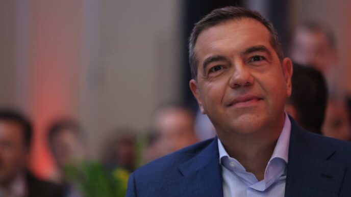 Από την ελπίδα στην απογοήτευση: Το νέο βιβλίο του Τσίπρα