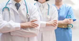 Νέα φορολογική ρύθμιση για τις εφημερίες στο ΕΣΥ: σταθερός φόρος 22% και μείωση από το 2026