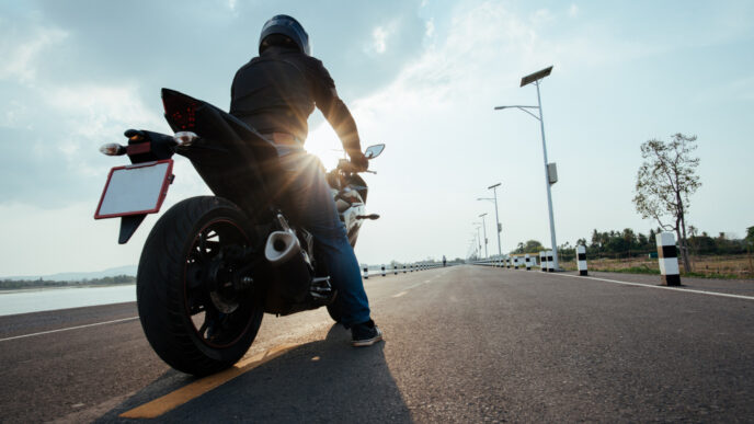 Η Οδήγηση Μοτοσικλέτας: Πάθος, Ασφάλεια και τα Κατάλληλα Αξεσουάρ